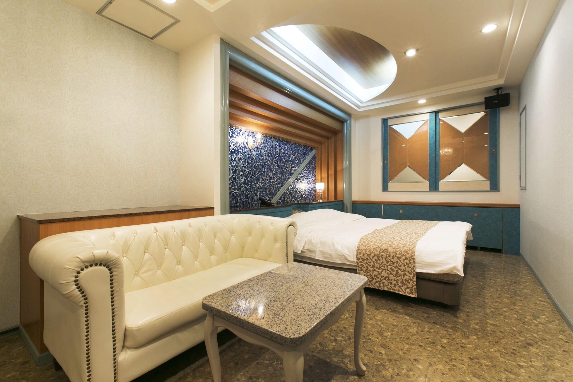 Hotel Atlantis Toyonaka (Adults Only) Екстериор снимка