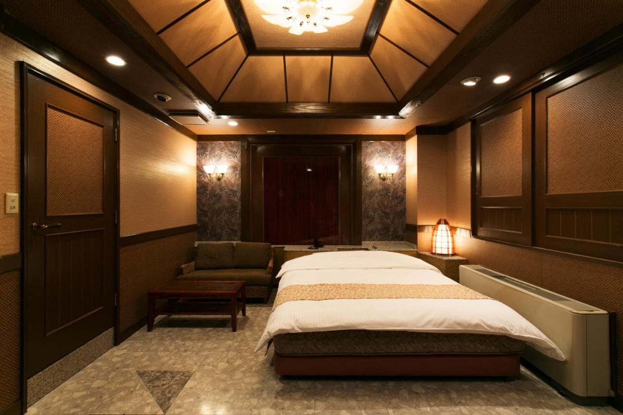 Hotel Atlantis Toyonaka (Adults Only) Екстериор снимка